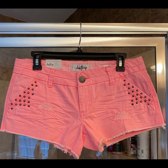 NEW Daytrip Shorts from Buckle - Picture 3 of 10
